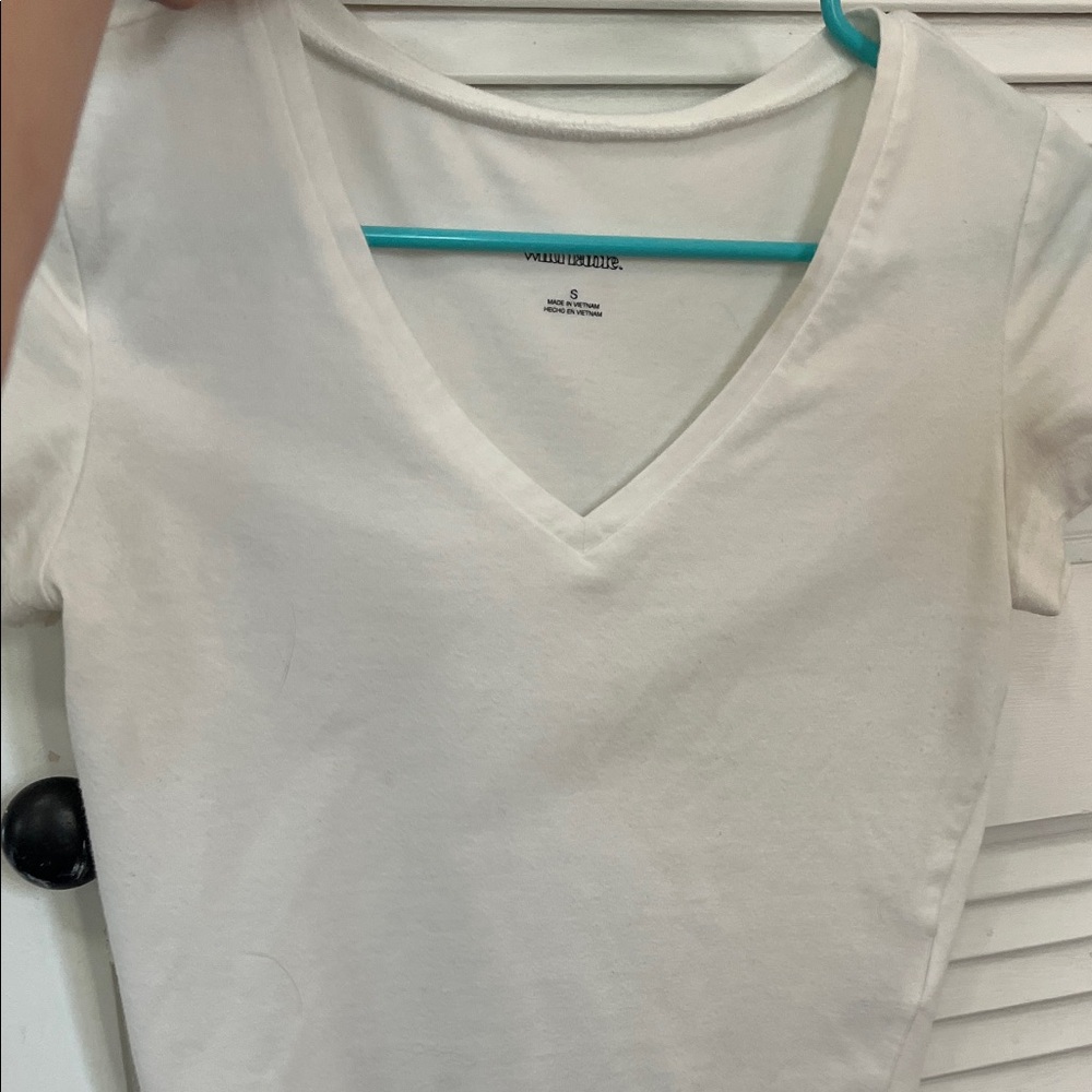 Wild Fable White V-Neck Short Sleeve Tee